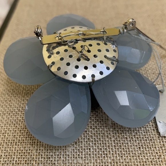 Handmade Vintage Lucite Wearable 3 Dimensional Art Floral Pin Brooch - Picture 6 of 7